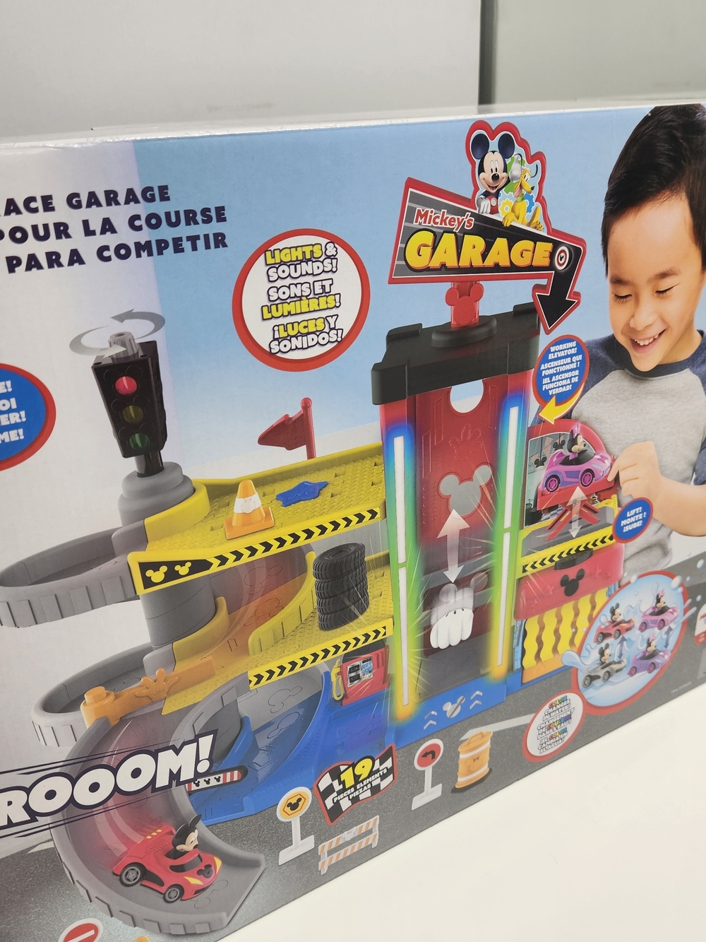 Disney Junior Mickey Mouse Ready to Race Garage Lights and Sounds - Picture 10 of 12